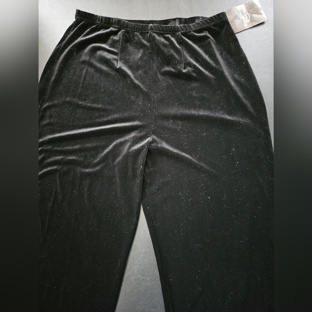 NWT - Velvet Jaclyn Smith Black Stretch Pants - Size XL